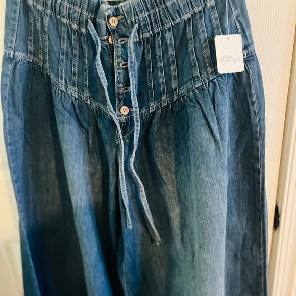 Free People Forget Me Knot Jeans NWT - Picture 2 of 11